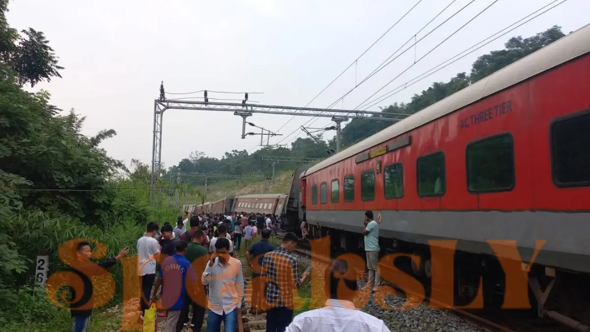 Assam Railway Accident Today: Lokmanya Tilak Express Derails, 8 Coaches Off-Track, No Casualties Reported