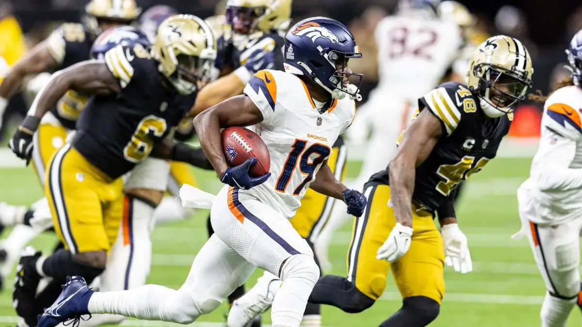 Denver Broncos Cruise to 33-10 Victory Over Struggling Saints