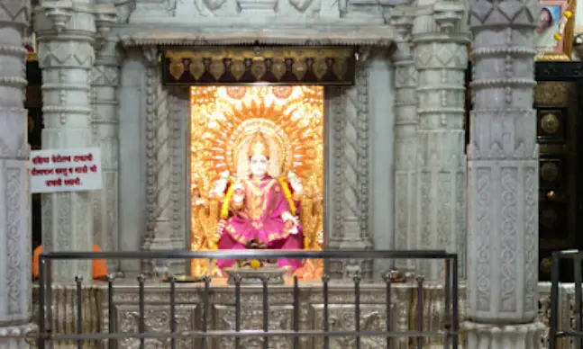 Pune Mahalakshmi Devi: 17-Kilogram Gold Saree Adorned for Dussehra, Crowds Gather for Darshan