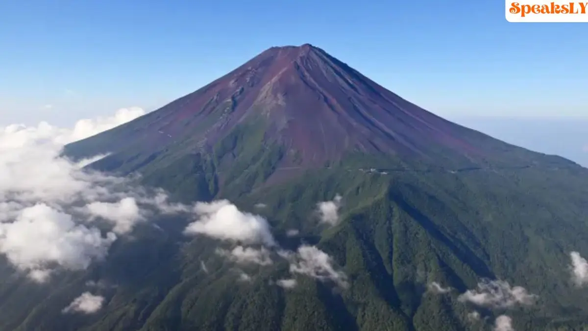 Mount Fuji’s Snowless Summit in 2024 Marks Latest Winter Start in 130 Years