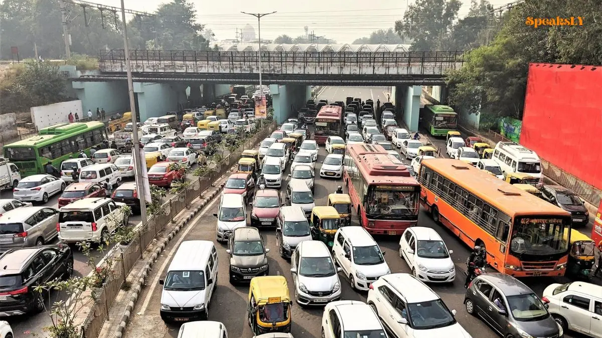 Pune Traffic News: Lack of Planning Leads to Traffic Chaos at Katraj Junction; Flyover Construction Halted