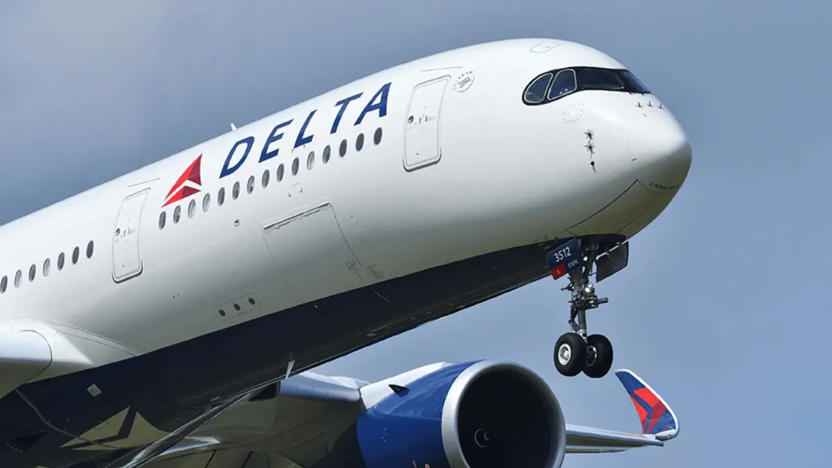 Delta Flight Atlanta to Washington D.C. Diverted to North Carolina Over Odor in Cockpit