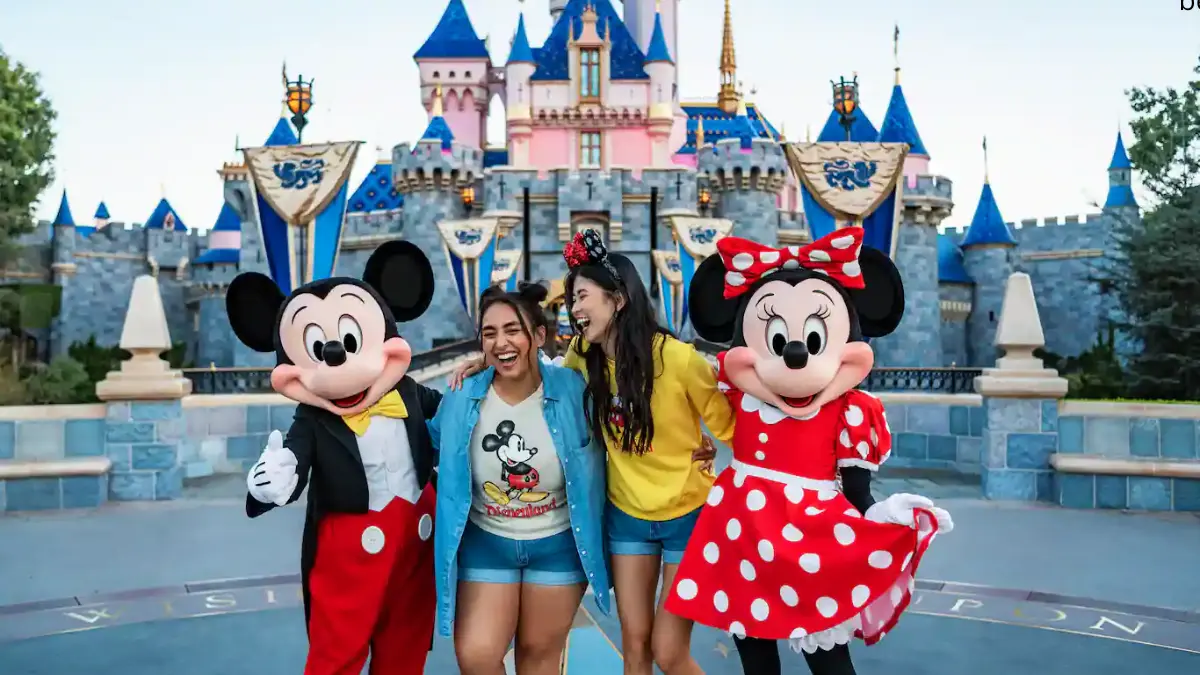 Disneyland's Handmade Candy Canes Return for 2024 Holiday Season with Exciting New Dates